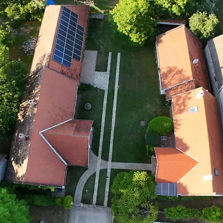 Falusi Vendeghaz, Rural Case de vacanță